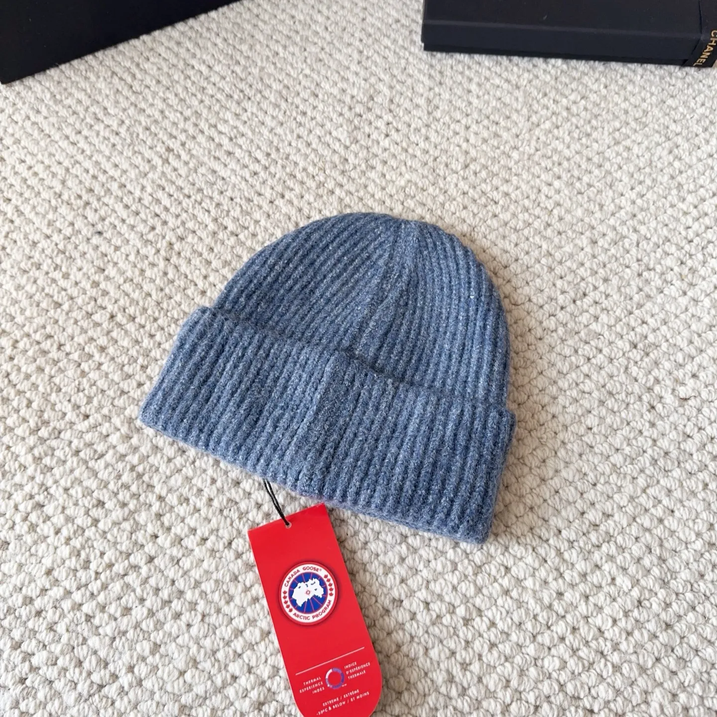 💰60 CANADA GOOSE Canada Goose winter warm cashmere cold hat. Rabbit wool material, thick feel, not easy to deform. Fashionable and versatile couple hat, imported embroidery logo, cashmere cotton yarn, sold in high quality three colors. Head circumference: 55-58cm available